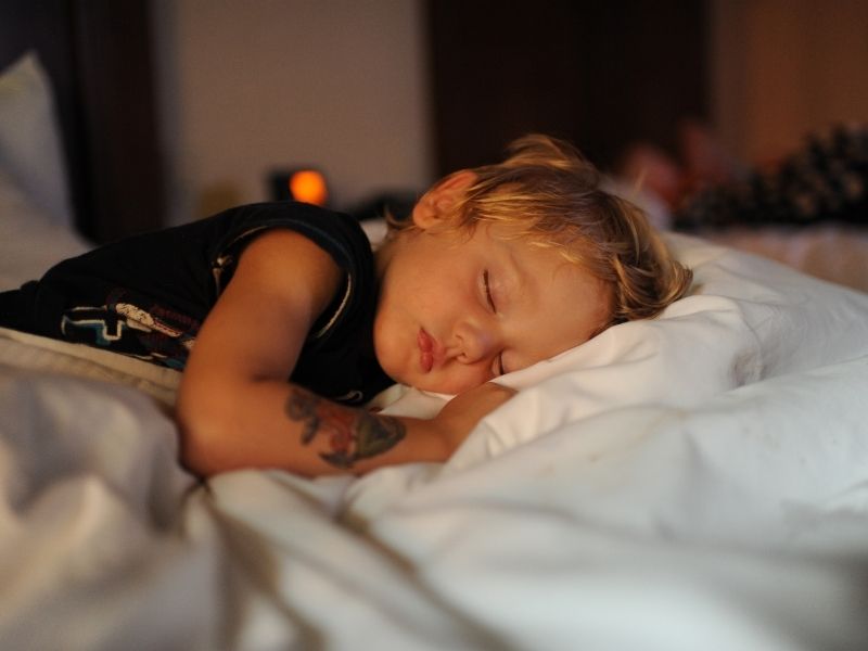 gece-yatak-islatma-enurezis